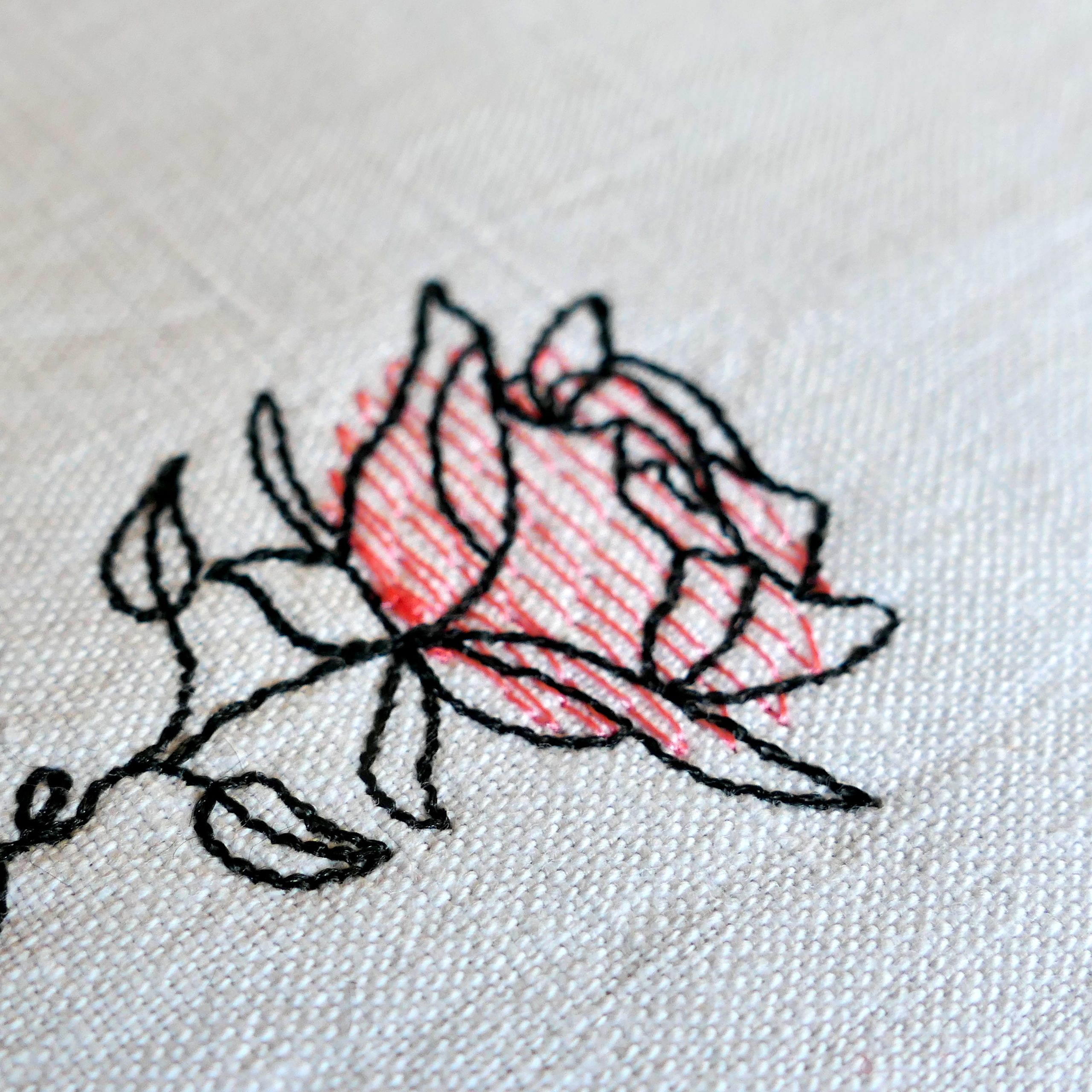 7116 Stickdatei Elfenidee Kostprobe Wortblume detail02